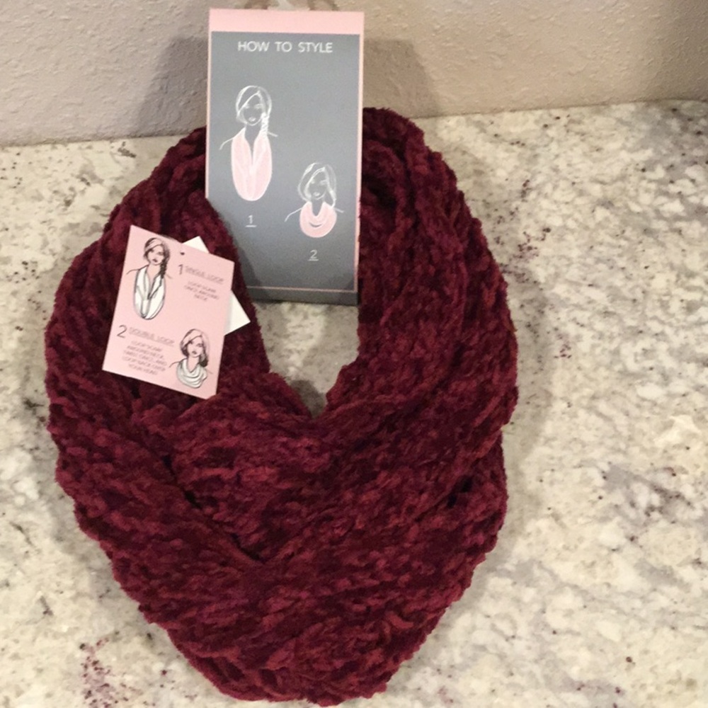NWT Infinity Loop scarf
